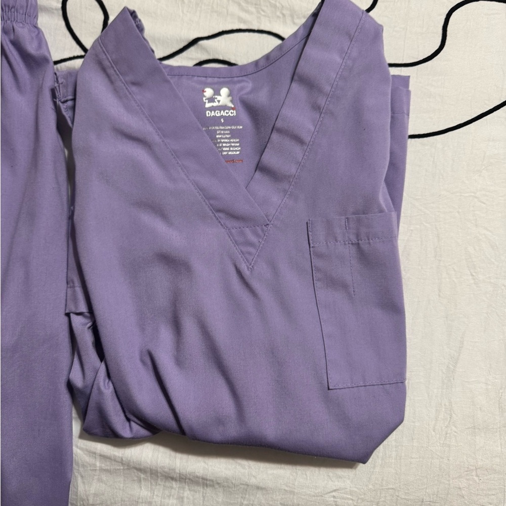 Dagacci Purple Scrub Set
